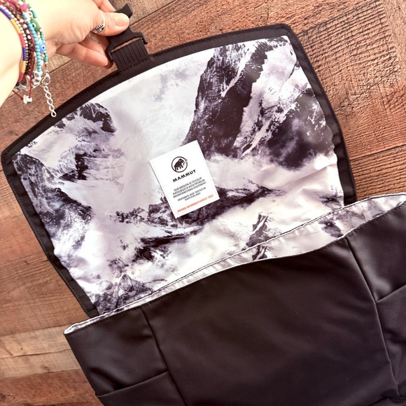 NWOT Mammut Xeron Messenger 14 Shoulder Bag W Laptop Compartment - Picture 8 of 10